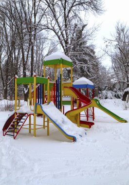 Karla kaplı Çocuk Bahçesi