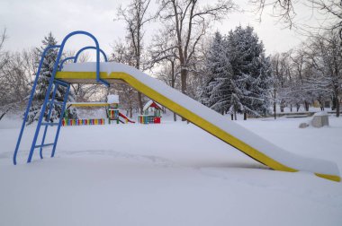 Karla kaplı Çocuk Bahçesi
