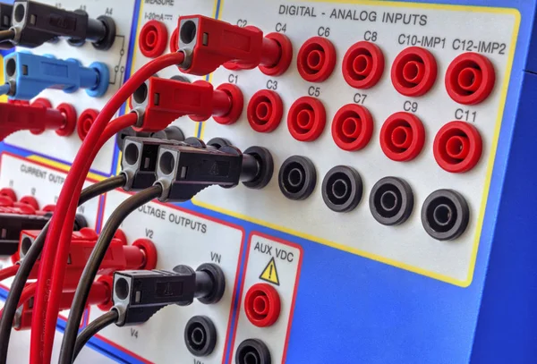 Moderní elektronické zařízení reléové ochrany testování — Stock fotografie