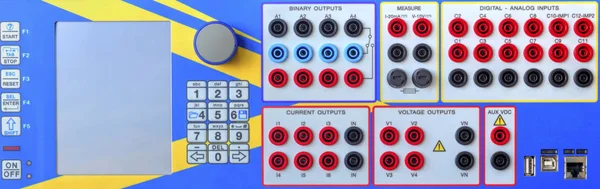 Moderne elektronische apparatuur voor het testen van de bescherming van de estafette Stockfoto