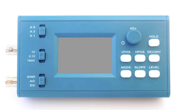 Moderna digitala signalen oscilloskop isolerad på vit bakgrund — Stockfoto