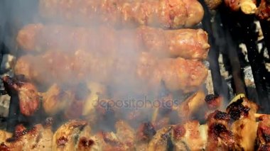 Taze et mangal üzerinde pişirme