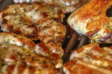 Izgarada taze et pişirme