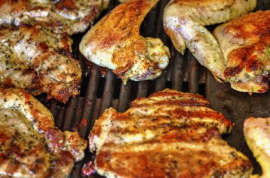 Izgarada taze et pişirme