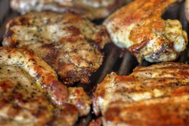 Izgarada taze et pişirme