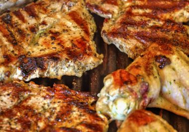 Izgarada taze et pişirme