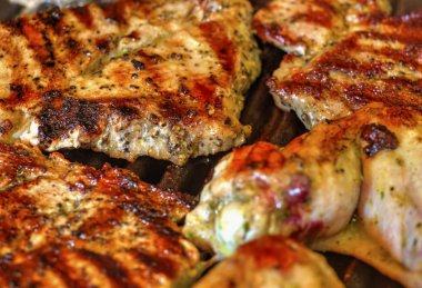 Izgarada taze et pişirme