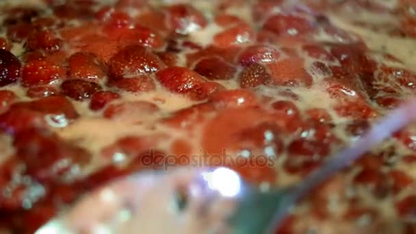 Cooking delicious strawberry jam — Stock Video