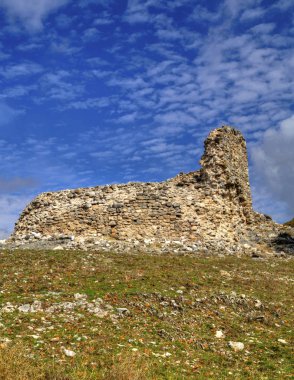 Antik taş duvar ile güzel manzara