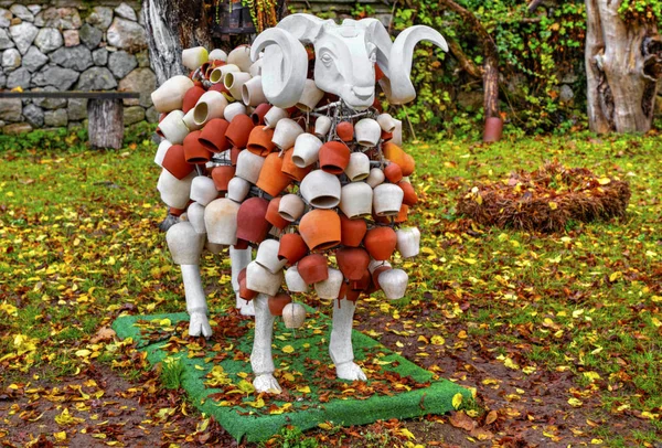 Skulptur weißer Schafe — Stockfoto