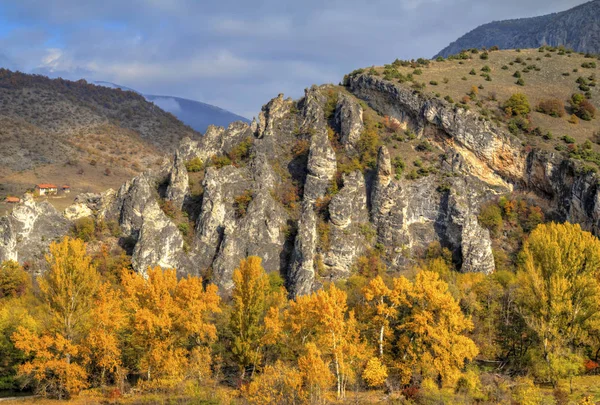 Красивий пейзаж у горі — стокове фото