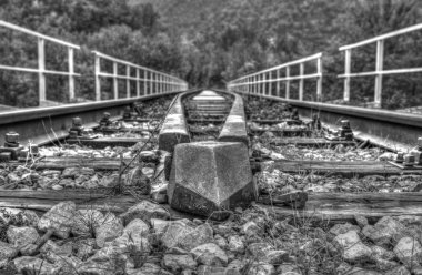 Demiryolu siyah beyaz