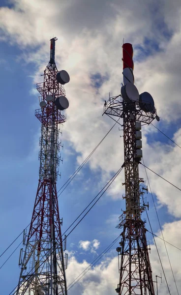 Torres Antena Comunicação Céu Azul — Fotografia de Stock