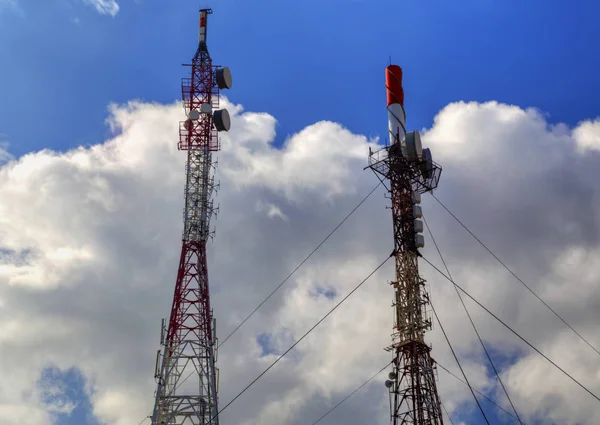 Kommunikations Antennentürme Blauen Himmel — Stockfoto