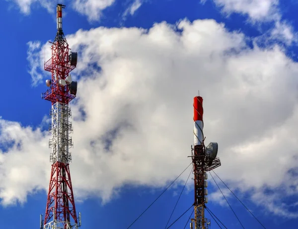 Kommunikations Antennentürme Blauen Himmel — Stockfoto