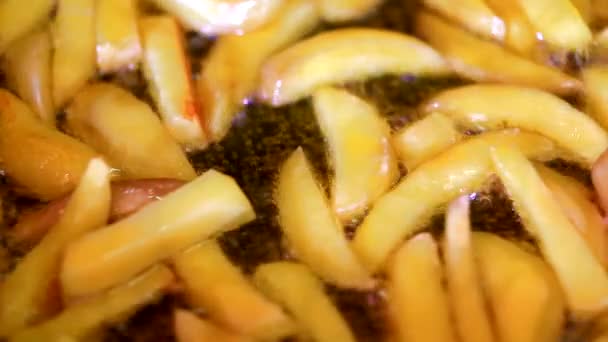 Μαγειρική Νόστιμο Τηγανητές Πατάτες Κινηματογράφηση Πρώτο Πλάνο — Αρχείο Βίντεο