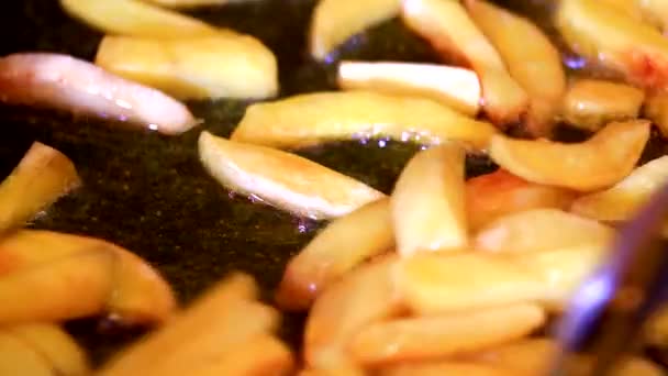 Lezzetli Yemek Kızarmış Patates Tatlı — Stok video