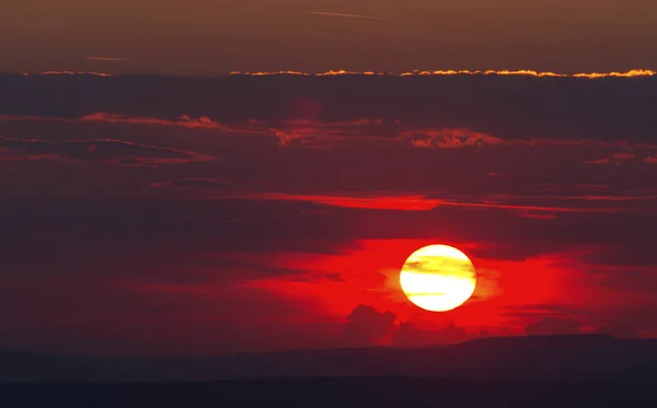 Belo Pôr Sol Com Nuvens Coloridas Céu — Fotografia de Stock