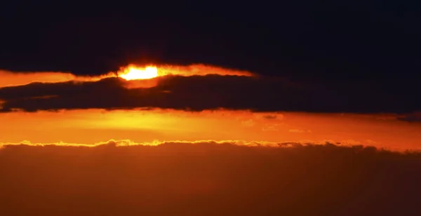 Belo Pôr Sol Com Nuvens Coloridas Céu — Fotografia de Stock