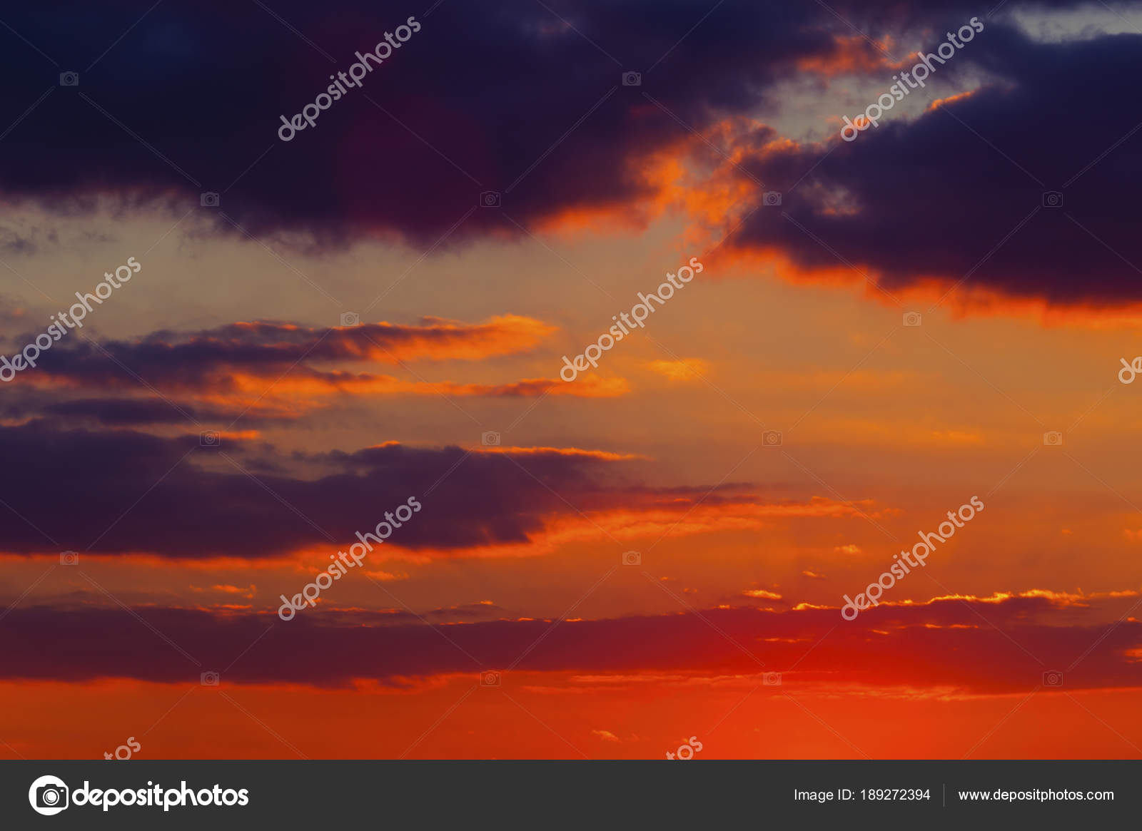 Beau Coucher Soleil Avec Des Nuages Colorés Sur Ciel