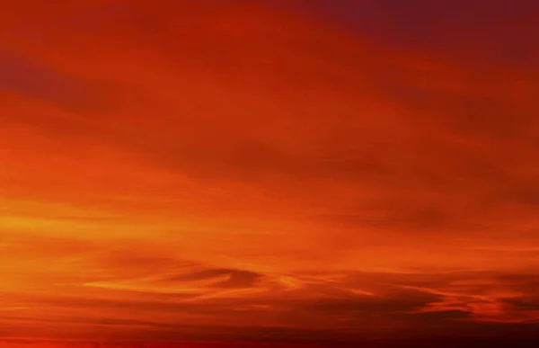 Belo Pôr Sol Com Nuvens Coloridas Céu — Fotografia de Stock