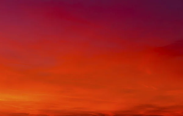 Belo Pôr Sol Com Nuvens Coloridas Céu — Fotografia de Stock