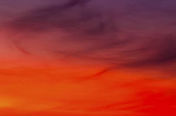 Ηλιοβασίλεμα Πολύχρωμα Σύννεφα Στον Ουρανό — Φωτογραφία Αρχείου