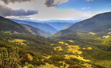 Yüksek dağ güzel manzara