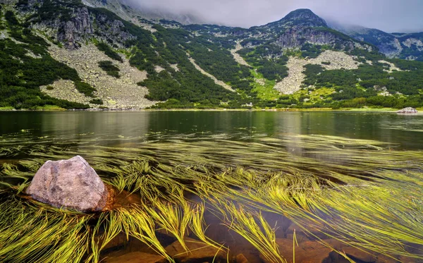 Schöne Landschaft Mit See Gebirge — Stockfoto