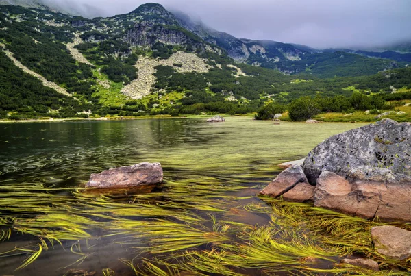 Красивий Краєвид Озером Горі — стокове фото