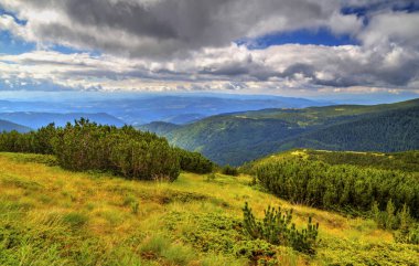 Yüksek dağ güzel manzara