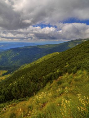 Yüksek dağ güzel manzara