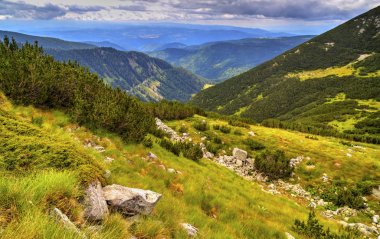 Yüksek dağ güzel manzara
