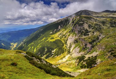 Yüksek dağ güzel manzara