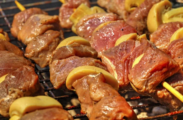 Asar Carne Fresca Champiñones Barbacoa Vista Cerca — Foto de Stock