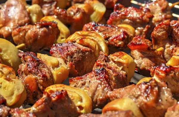 Grigliate Carne Fresca Funghi Sul Barbecue Vista Vicino — Foto Stock