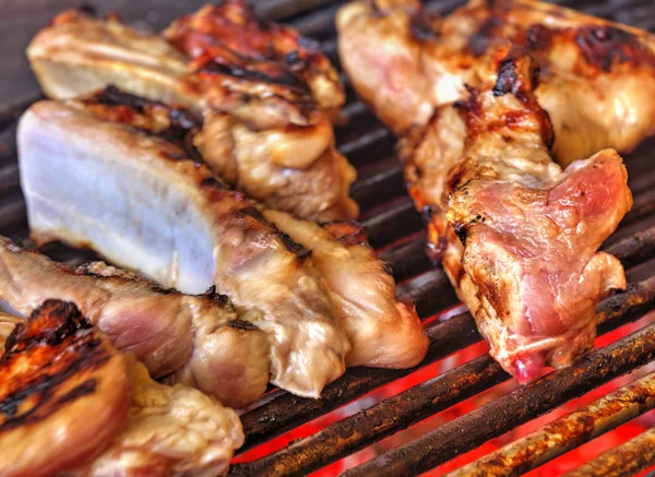 Grigliate Carne Fresca Sul Barbecue Vista Vicino — Foto Stock