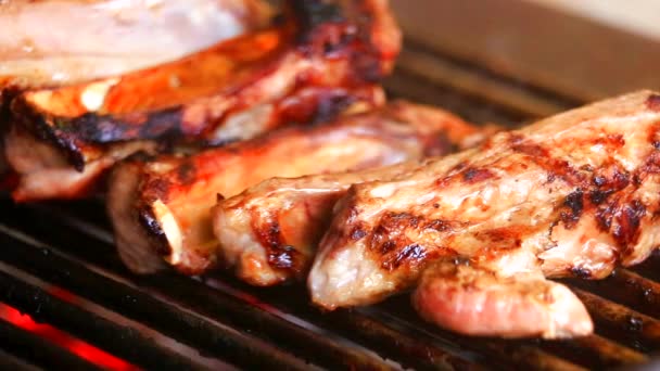 Frisches Fleisch Auf Dem Grill Aus Nächster Nähe Ansehen — Stockvideo