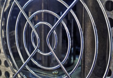 Vakum tüplü yüksek frekanslı güç yükselticisinin arka paneli görüntüyü kapat