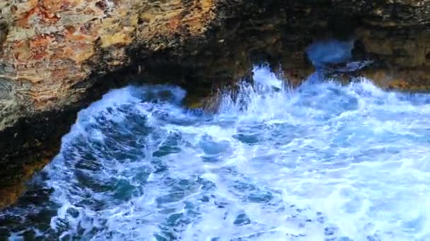 Beautiful View Sea Waves Splashing Rocky Shore — Stock Video
