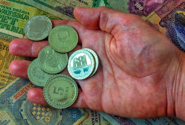 Купа Ювілейних Монет Республіки Болгарія Руках Людини Тлі Банкнот — стокове фото