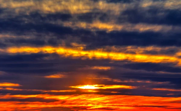 Gyönyörű Naplemente Színes Felhőkkel Égen — Stock Fotó