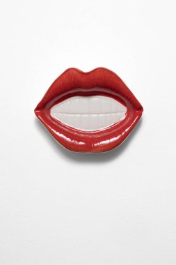 Beyaz parlak olarak yapay diş