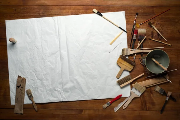 Målning Stilleben Med Papper Penslar Och Andra Verktyg Ett Trä — Stockfoto