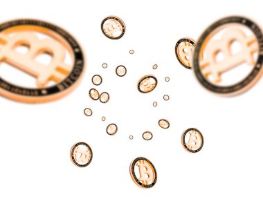 Para düşüyor. Beyaz üzerine altın Bitcoin. Litecoin, Ethereum Kripto para birimi arkaplanı.