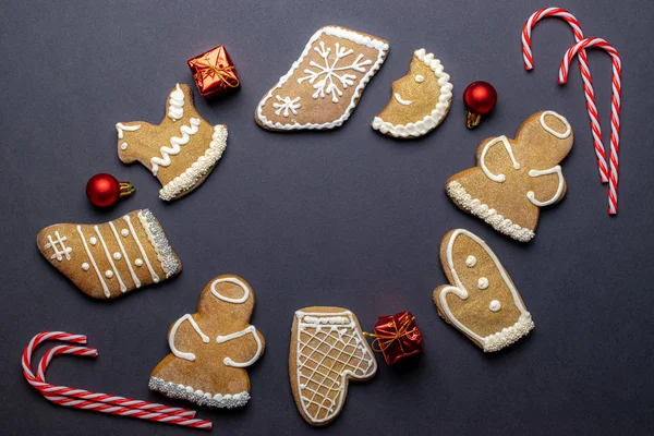 Cookies top view. Christmas homemade gingerbread, decorations and gifts. Merry Christmas greeting card, banner. Winter holiday xmas theme. Happy New Year. Space for text — Stock Photo, Image
