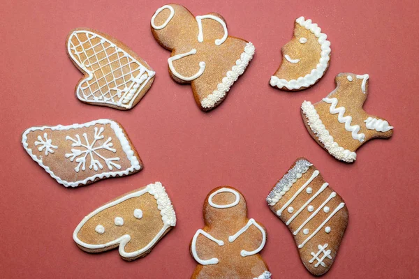 Fondo de Navidad. Galletas de jengibre festivas hechas a mano. Copia espacio para texto. Vacaciones de invierno fondo burla — Foto de Stock