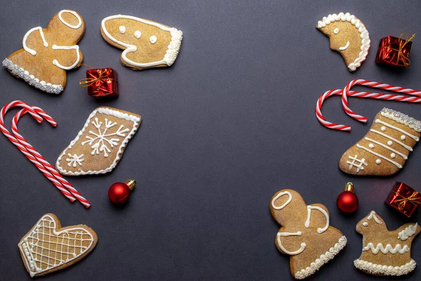 Gingerbread cookies, Christmas homemade gingerbread with empty copy space. Celebration cooking Winter concept. New year and Xmas postcard or invitation — Stock Photo, Image