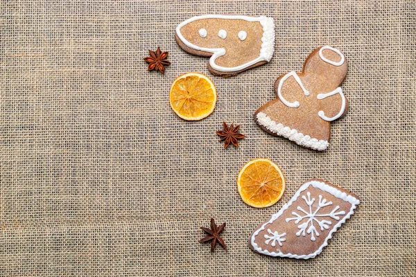 Gingerbread cookies, Christmas homemade gingerbread with empty copy space. Celebration cooking Winter concept. New year and Xmas postcard or invitation — Stock Photo, Image