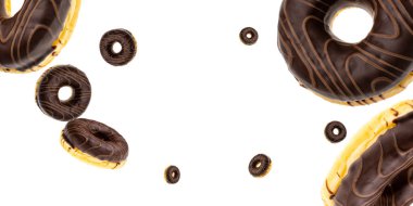 Beyaz üzerine izole edilmiş yuvarlak tatlı çörekler. Arka planda kal. Jöleli şekerleme..